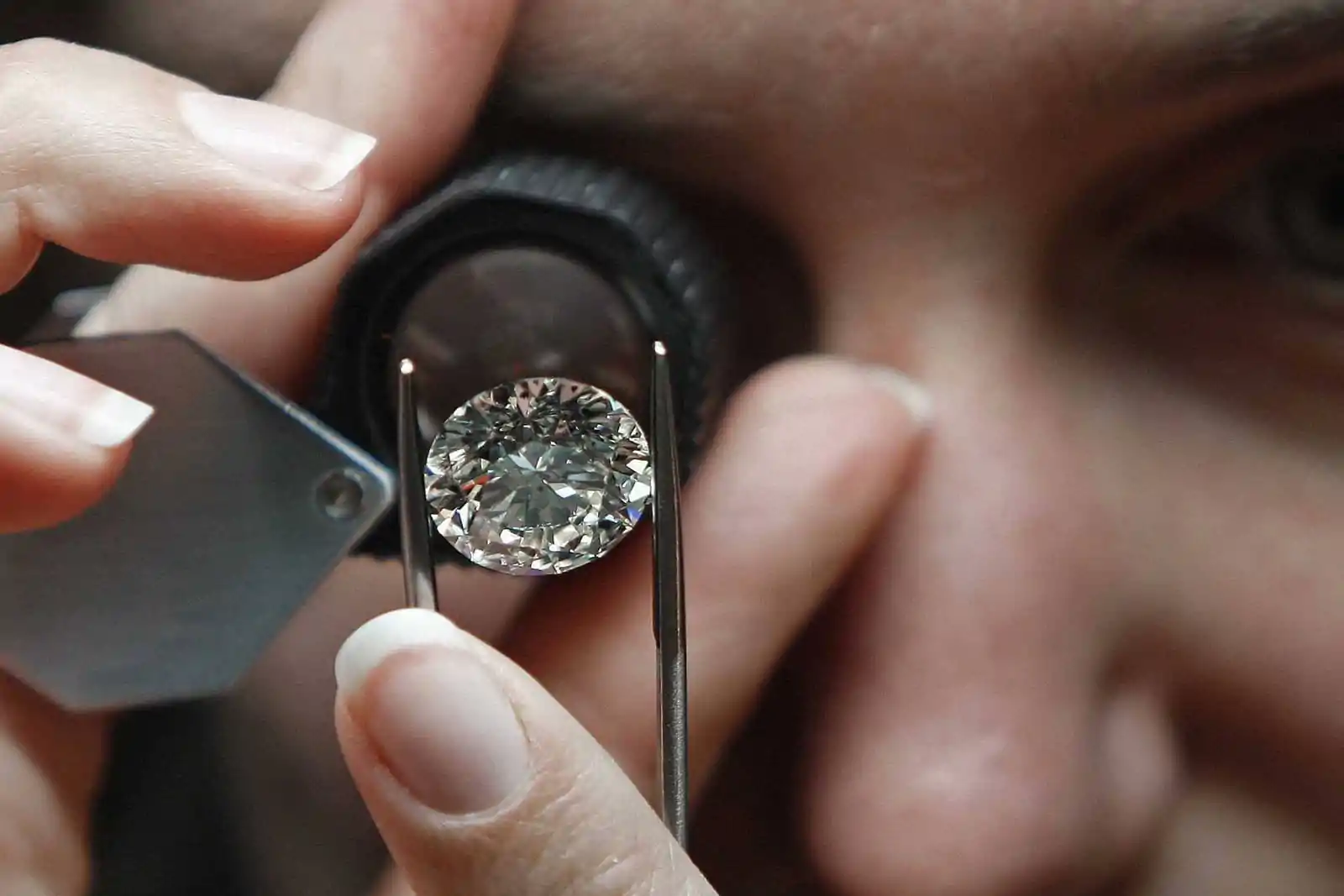 Diamond and gemstone identification